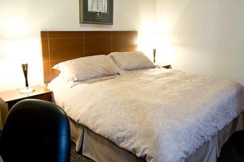 Brooks Hotel | Heritage Inn & Suites - Brooks