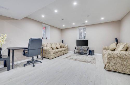 Milton Apartment | Hidden Gem: Spacious Basement