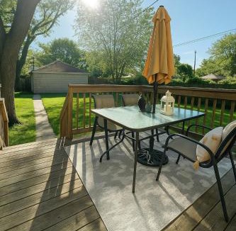 Walkerville House | Hidden Gem Steps From River, Restos, Cafés, Parks