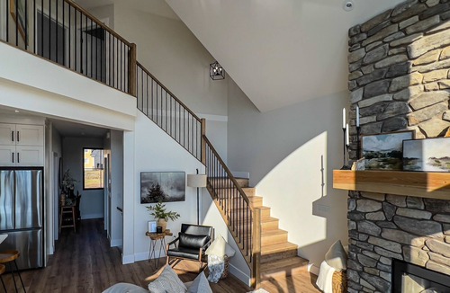 Wardner Cottage | Hidden 💎 - Stylish Lakefront Cottage on Koocanusa 🔆