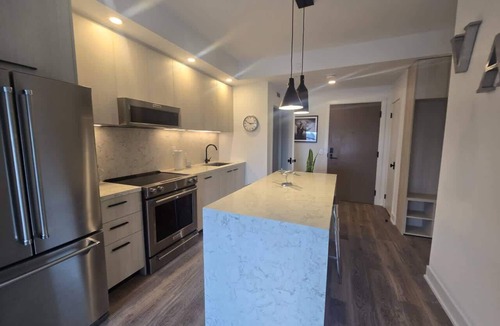 Downtown Toronto Apartment | High-End 1BR Apt w/Stunning Views and Pool Access