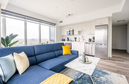 Kitchener Condo | High Rise 1BR Condo w Balcony & Beautiful Views