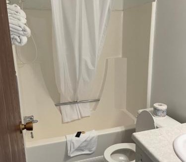 Elk Point Hotel | Hilltop Motor Inn