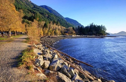 Britannia Beach Apartment | Hilltop Retreat - Private Entrance & Parking