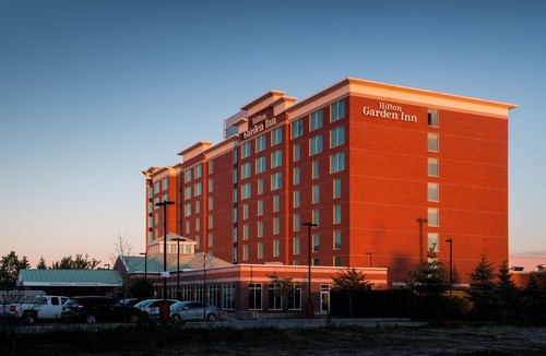 Ottawa Division Hotel | Hilton Garden Inn Ottawa Airport