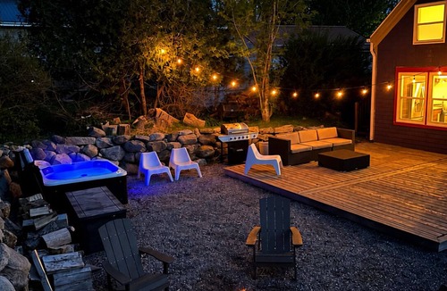 Shelburne Apartment | Historic Bruce House | Hot Tub, Fire Pit &AC
