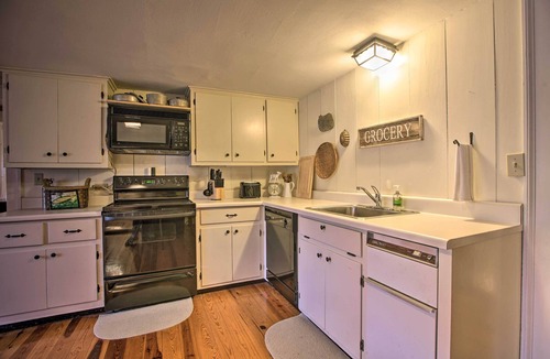 Rockbridge Baths House | Historic Countryside Escape - Relax, Hike, & Fish!
