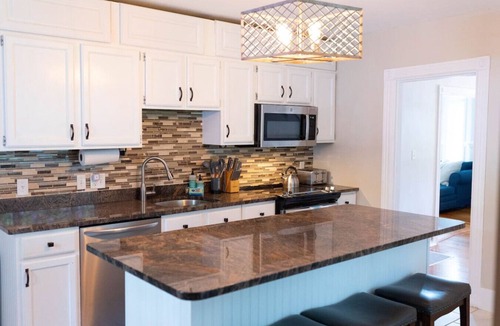 Ogunquit House | Historic Inn Turned Luxury Rental with Hot Tub!