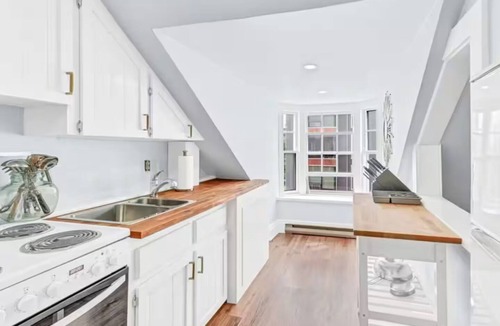 South End Apartment | Historic Loft Best DT Location. Unit 3 5139