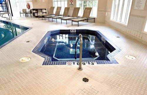 Airdrie Hotel | Holiday Inn Express Airdrie by IHG