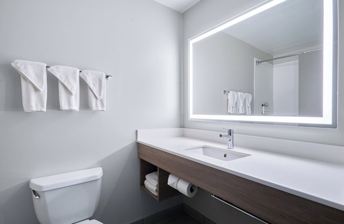 Swift Current Hotel | Holiday Inn Express Hotel & Suites SWIFT CURRENT by IHG