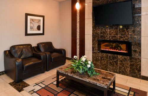 Northeast Edmonton Hotel | Holiday Inn Express Hotel & Suites Edmonton North by IHG