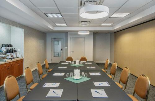 Medicine Hat Hotel | Holiday Inn Express & Suites Medicine Hat by IHG
