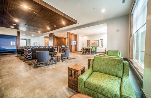 West Edmonton Hotel | Holiday Inn Express & Suites West Edmonton - Mall Area by IHG