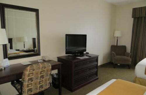 Whitecourt Hotel | Holiday Inn Express & Suites Whitecourt by IHG