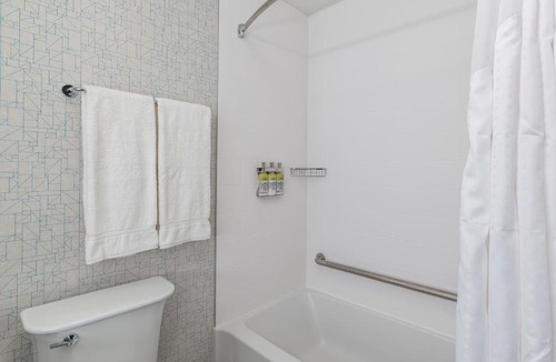 Saskatoon Downtown Hotel | Holiday Inn Express & Suites Saskatoon Centre by IHG
