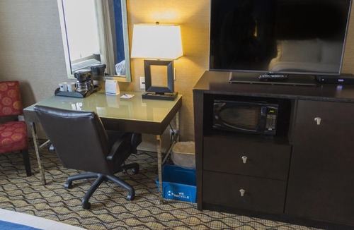Thunder Bay Hotel | Holiday Inn Express Thunder Bay by IHG