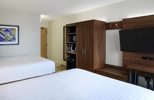 St. Lawrence Hotel | Holiday Inn Express Toronto Downtown by IHG