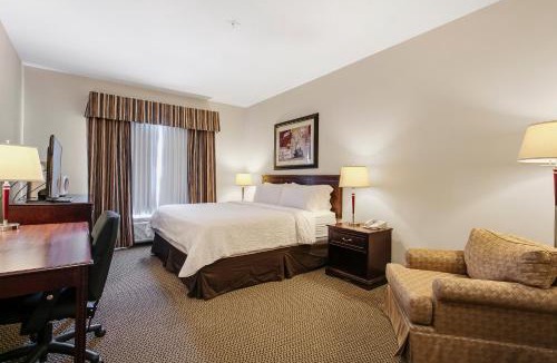 Lloydminster Hotel | Holiday Inn & Suites Lloydminster by IHG