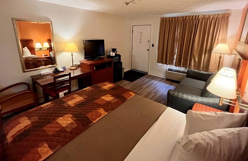 Sault Ste. Marie Hotel | Holiday Motel