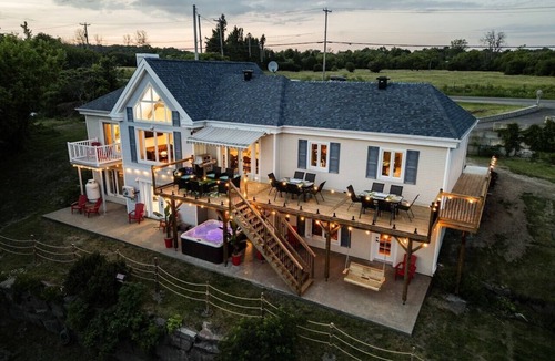 Grenville-sur-la-Rouge Ski Chalet | Hollywood/Private Beach/SPA/Games/16 P