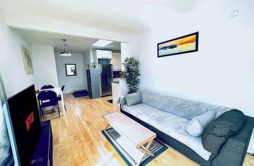 Viauville Apartment | Homa 1 | A haven of light | WiFi | Workdesk | AC