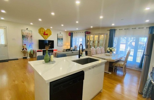 Niagara Falls Villa | Home in Niagara Falls 3BR 10 Mins to Falls