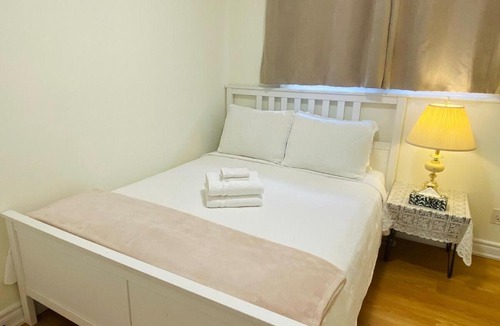 Niagara Falls Villa | Home in Niagara Falls 3BR 10 Mins to Falls