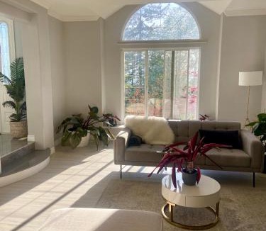 Upper Lonsdale House | Home on the mountain North Vancouver