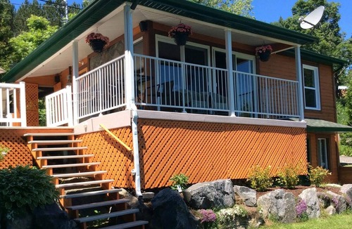 Sainte-Thecle Ski Chalet | Homerez - Chalet for 6 ppl. with jacuzzi, spa and garden at Sainte-Thècle
