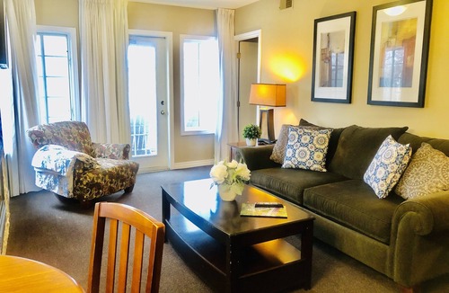 Oro-Medonte Resort | 🐎Horseshoe Valley townhouse condo close to lakes 🌊