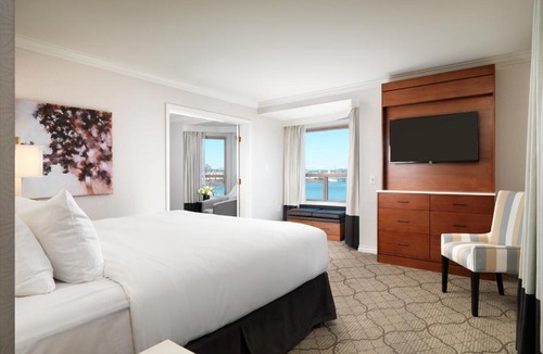 Inner Harbour Hotel | Hotel Grand Pacific
