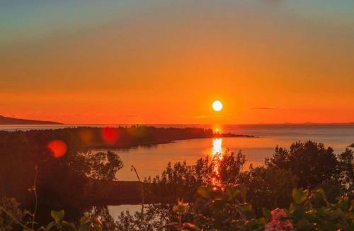 Isle aux Coudres Hotel | Hotel La Roche Pleureuse