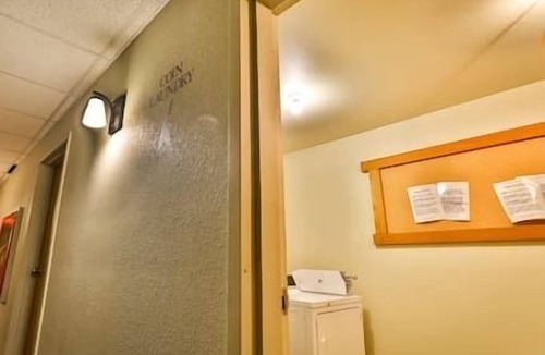 Fernie Apartment | Hotel-Style Studio Suite / Hot Tub / Sauna / BBQ