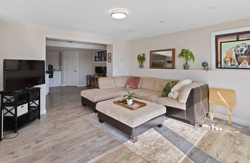 Chestermere House | House