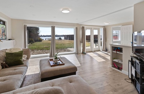 Chestermere House | House