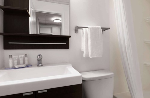 Grande Prairie Hotel | Howard Johnson by Wyndham Grande Prairie