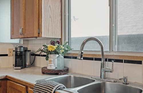 Southwest Calgary House | Howdy House Western 2BR Walk 2 Stampede