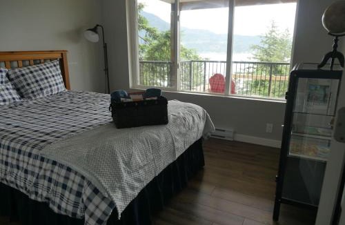 Bowen Island Apartment | Howe Sound View