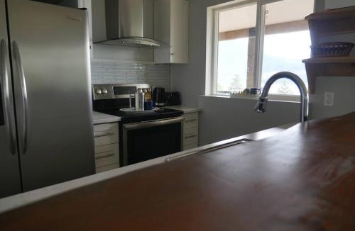 Bowen Island Apartment | Howe Sound View