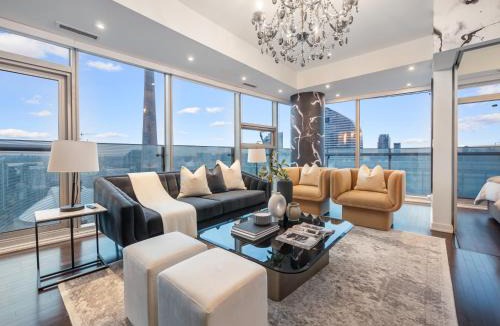 Toronto Entertainment District Apartment | Hudson Suites - Entertainment District Downtown CN Tower View Balcony Pool & Hot Tub