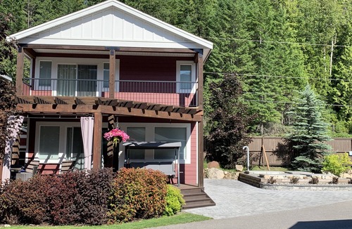 Swansea Point House | Hummingbird Resort Home on Mara Lake
