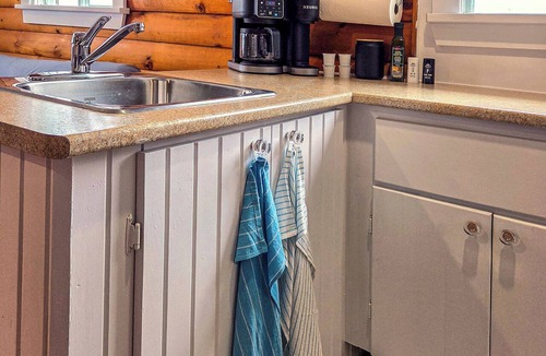 Hunts Point Cabin | Hunts Point 2-BR Coastal Retreat - Cottage # 4