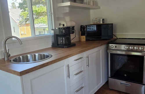 Hunts Point Cabin | Hunts Point 2-BR Coastal Retreat - Cottage #10