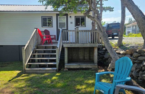 Hunts Point Cabin | Hunts Point 2-BR Coastal Retreat - Cottage #10