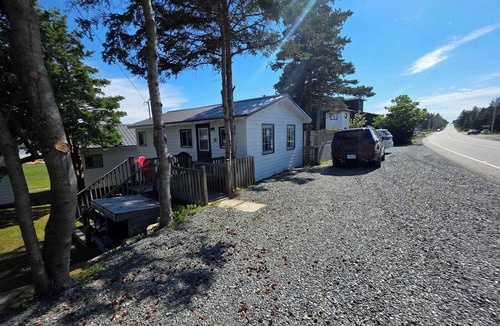 Hunts Point Cabin | Hunts Point 2-BR Coastal Retreat - Cottage #10