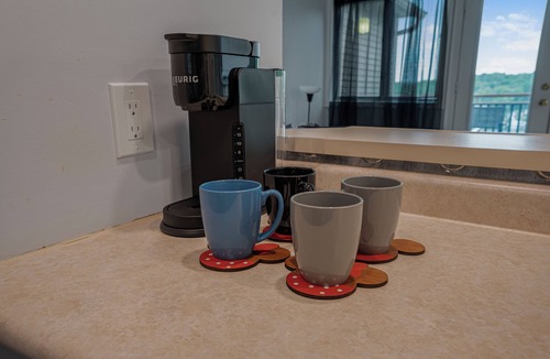 Huntsville Condo | Huntsville Lakeview Retreat | Jacuzzi & Games