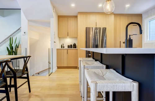 Mont-Tremblant Village House | HushHaus- Sleeps 9- Hike Bike Golf-AC, luxury linens and VIP parking pass