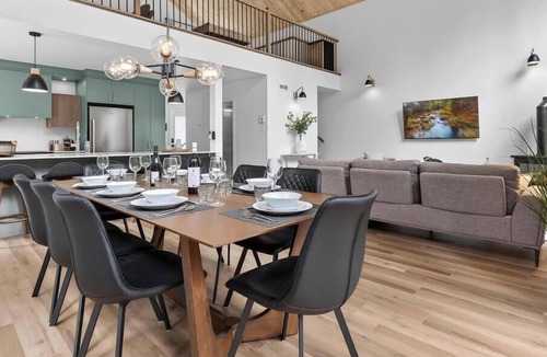 Shannon House | Hyttekos | 12 guests | Spa & cozy retreat