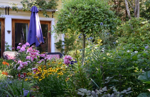 Saanich West House | Idyllic Hideaway for Two .or one!